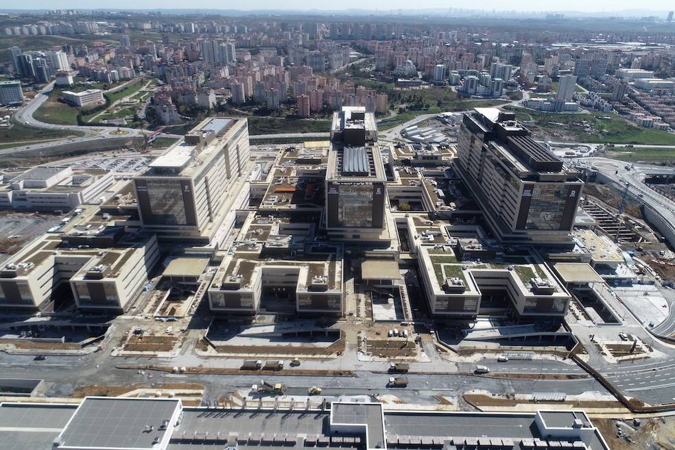 Spitali i qytetit Başakşehir İkitelli me një sipërfaqe të mbyllur prej përafërsisht 1 milion metra katrorë dhe një kapacitet shtrati prej 2 mijë 682